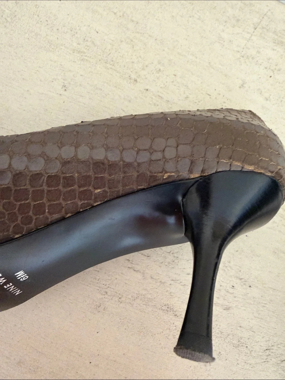 Nine West Gray Snakeskin-Textured Pointed Toe Pumps